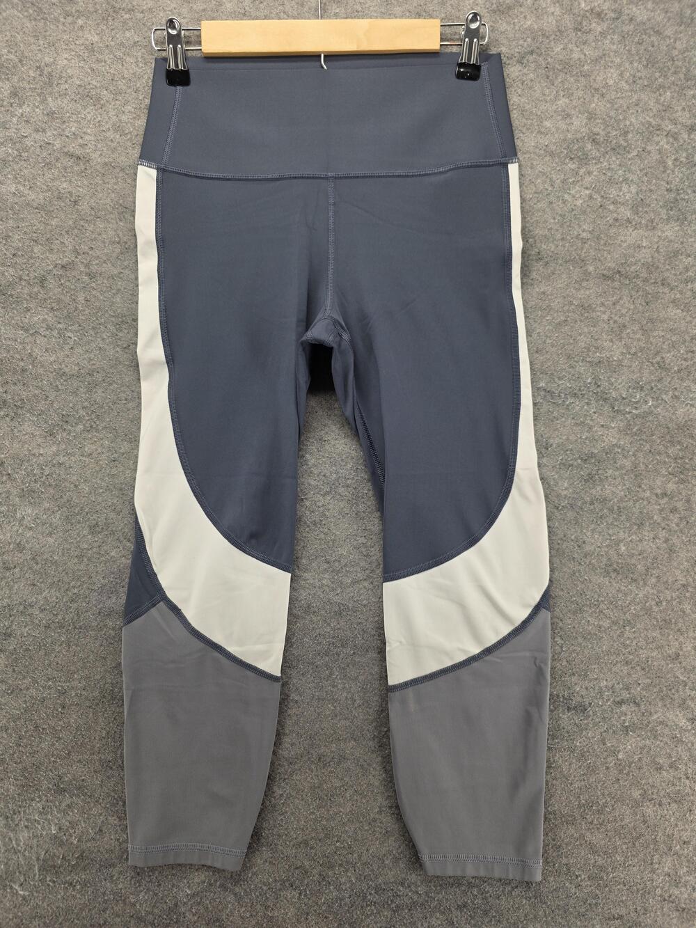 GapFit Leggings Womens M Gray Sculpt Compression Capri Elastic Waist 23.5 Inseam